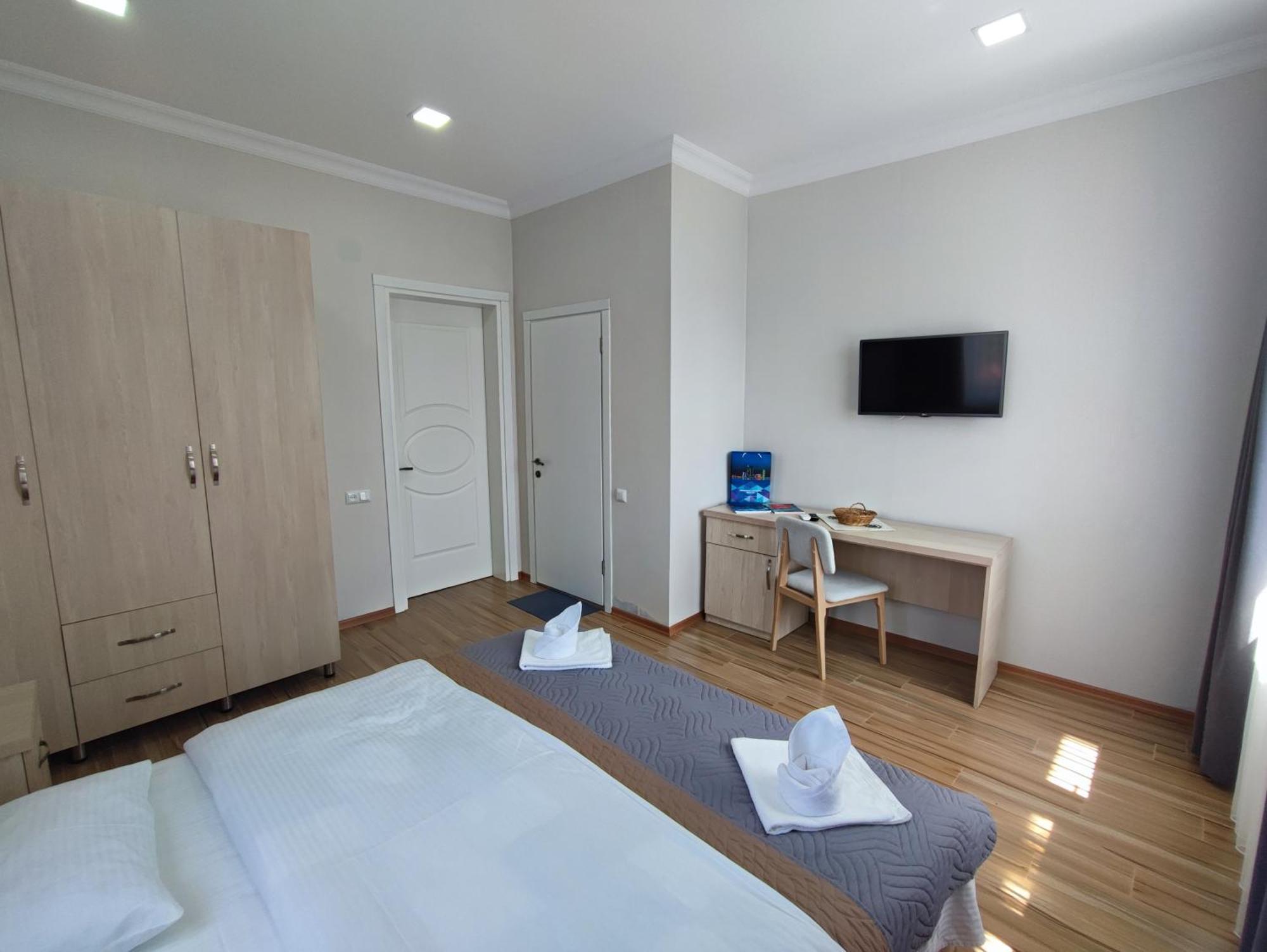 Hotel Botanica Chakvi Bagian luar foto