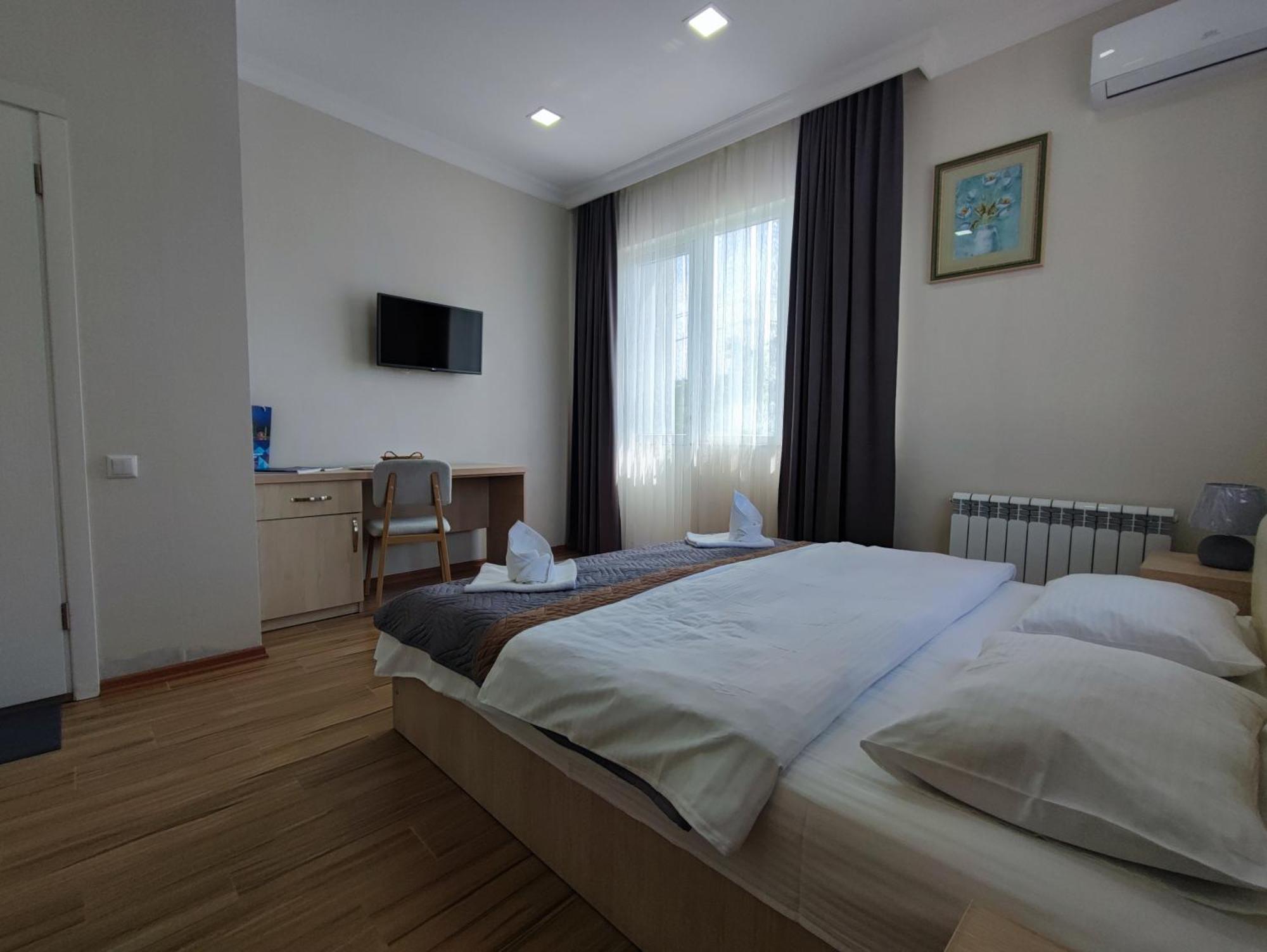 Hotel Botanica Chakvi Bagian luar foto