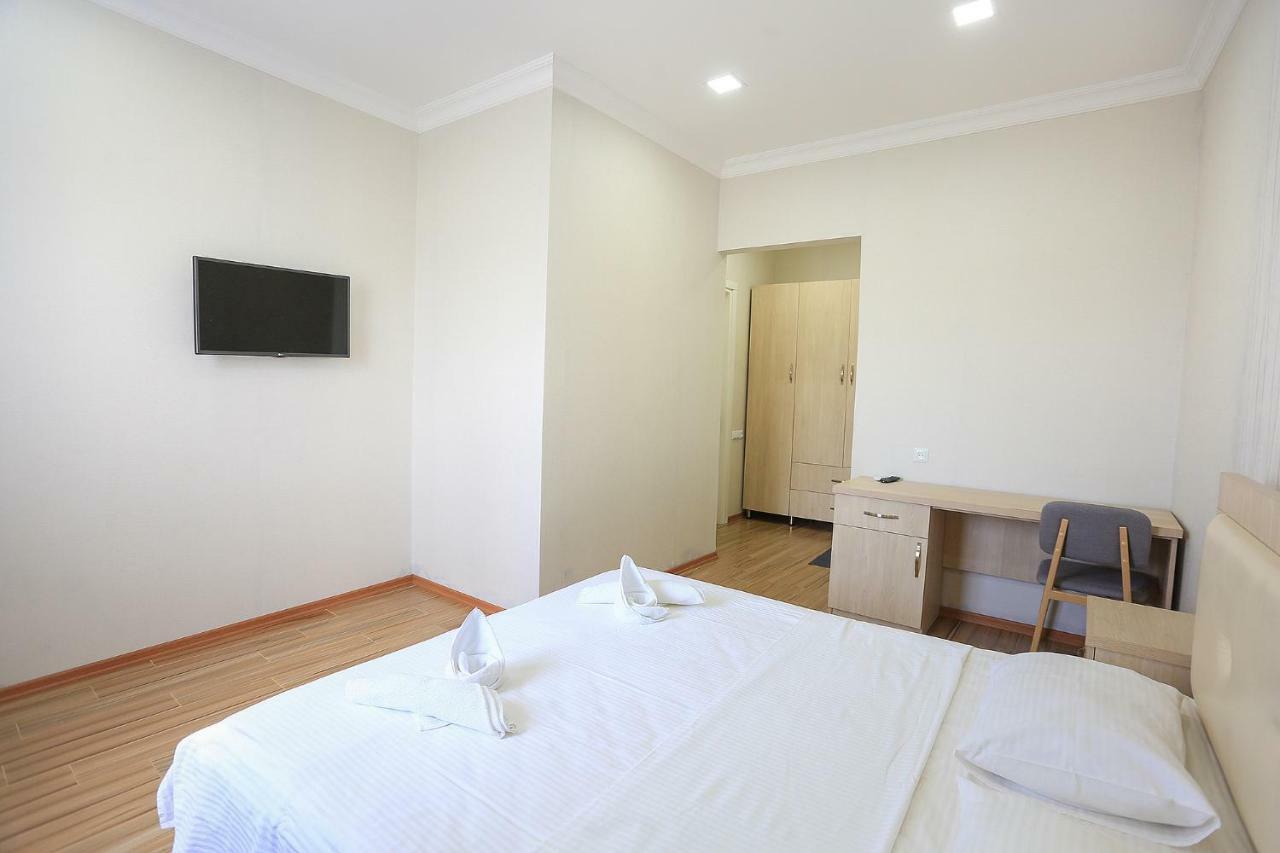Hotel Botanica Chakvi Bagian luar foto